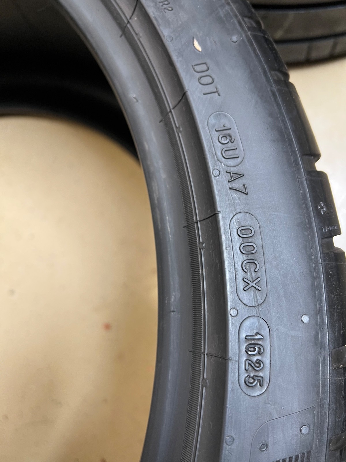 2 – TAKEOFF 305/30ZR21 XL (104Y) Michelin Pilot Sport 4 S (NA0) Porsche – 3040