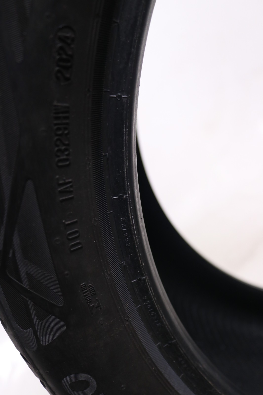 Set of 2 Used 285/40R20 Continental EcoContact 6Q MO – 108W – 6.5-7/32