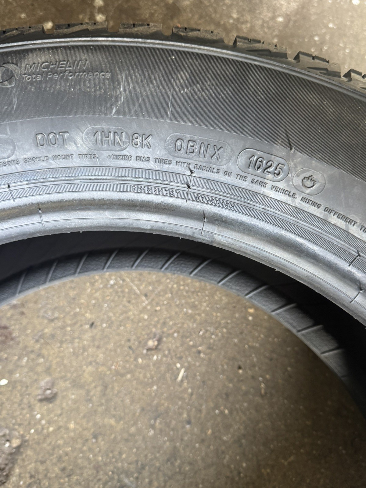 Brand New 225/55R17 Michelin X-Ice Snow 101H DOT1625