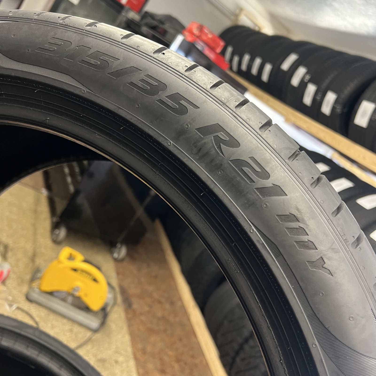 HIGH TREAD TIRE 1 Pirelli P Zero PZ4 RunFlat 315/35R21 315/35/21 111y