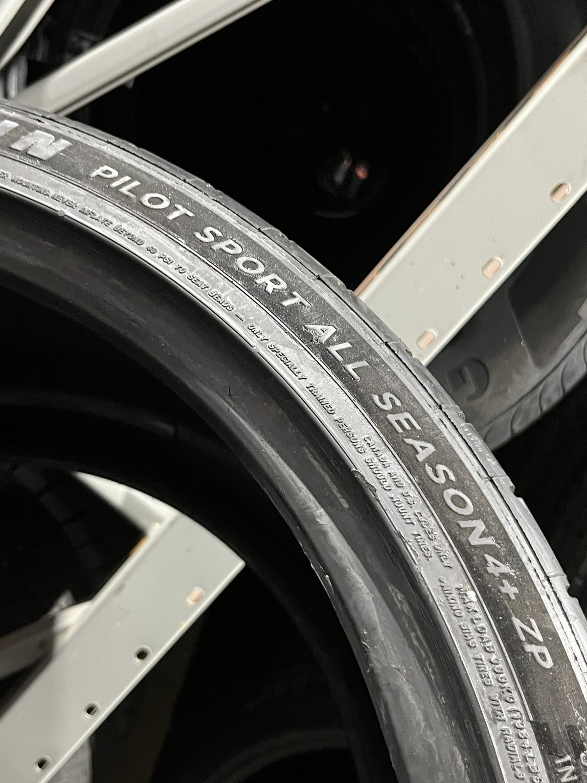 Michelin Pilot Sport All Season 4+ ZP 345/25ZR21 104Y DOT.0625 8.25/32 NO Patch