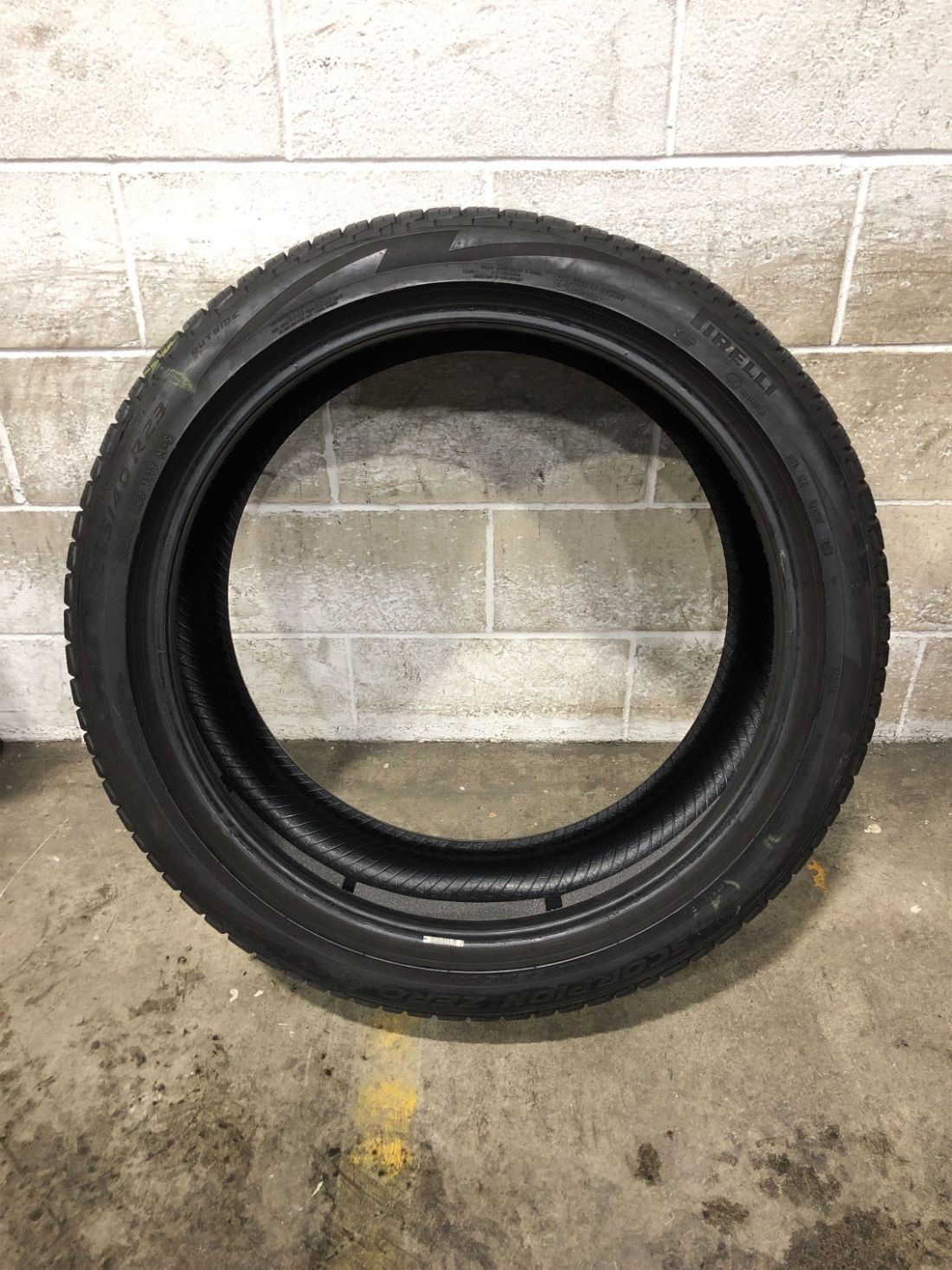 1x P285/40R23 Pirelli Scorpion Zero All Season LR 7/32 111 Y Used Tire 2854023