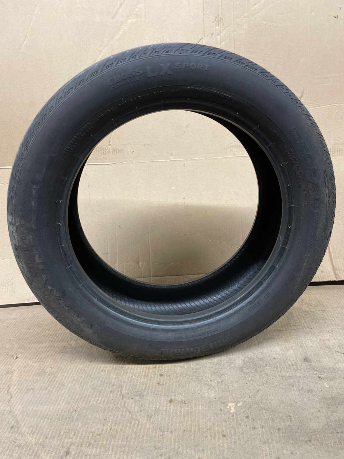 (A) CONTINENTAL CROSS CONTACT LX SPORT 255/50R20 105T DOT 1323 8/32NDS