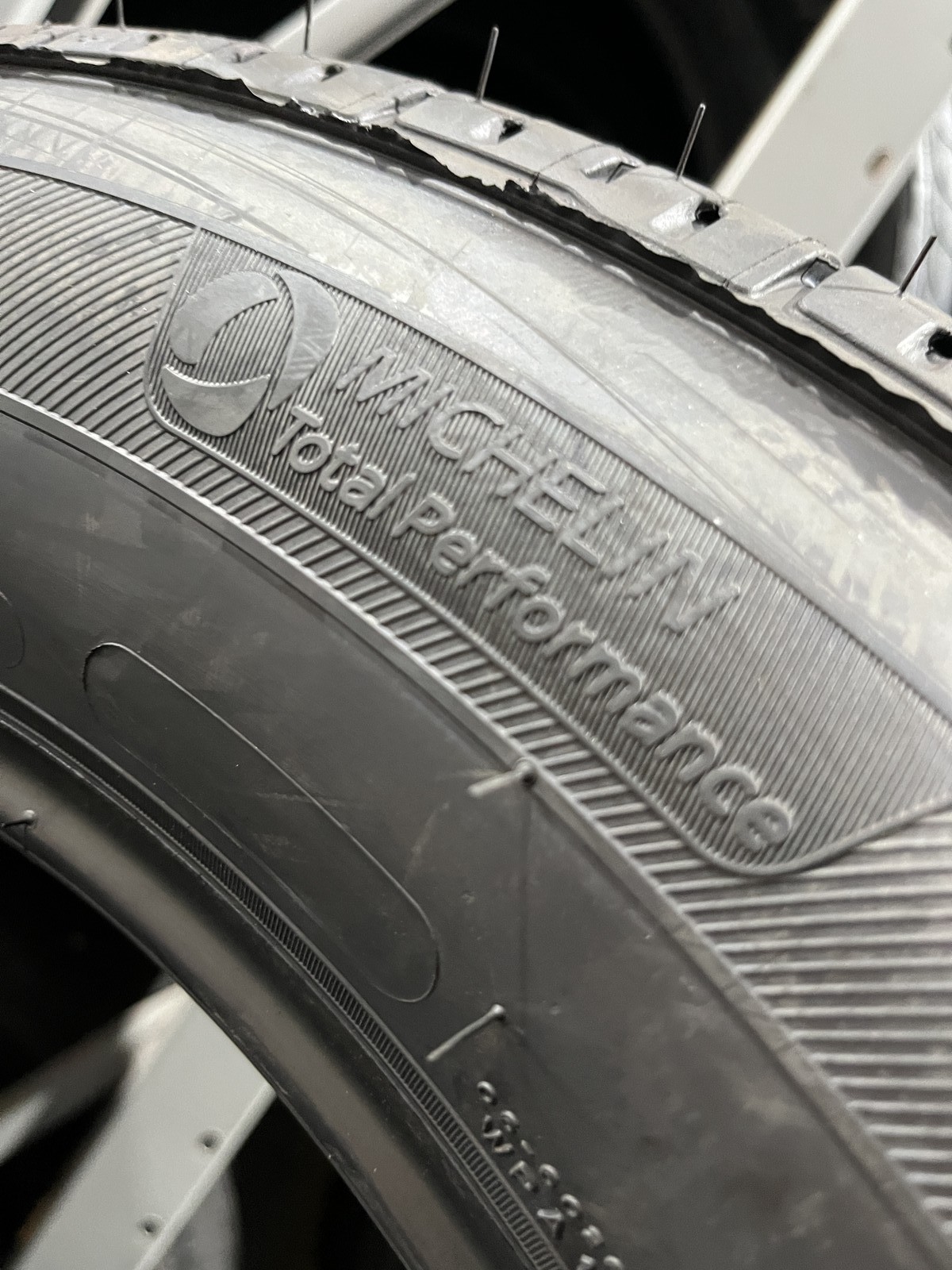 1 New Michelin Premier LTX 235/65R18 106V DOT.0526 8.5/32 New