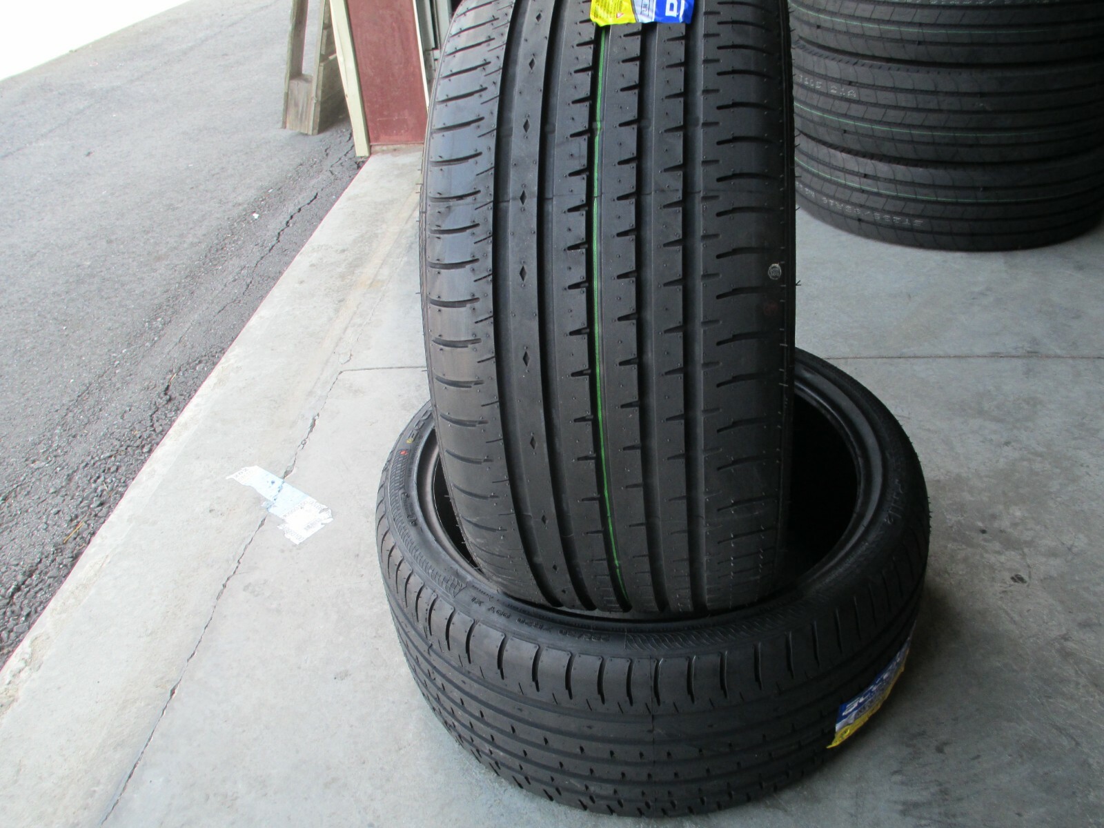 2 New 285/30ZR20 Accelera PHI-2 Tires 285 30 20 2853020 R20
