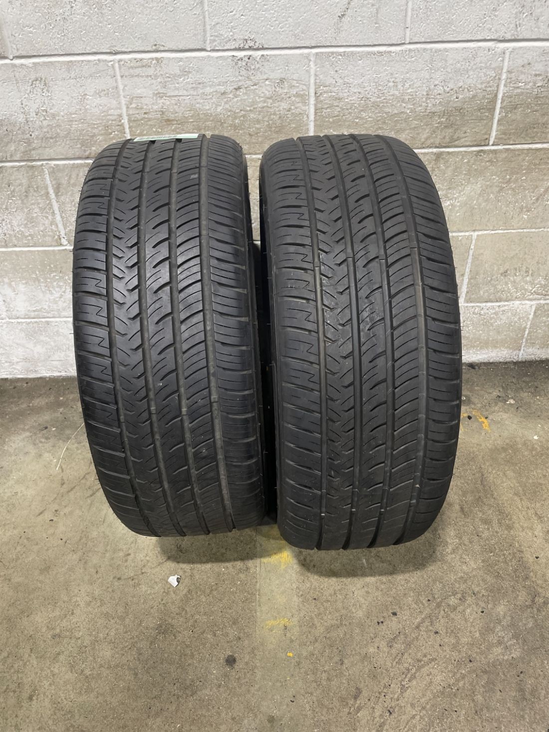 2x P255/45R20 Advanta HPZ-02 9/32 105 W Used Tires 2554520