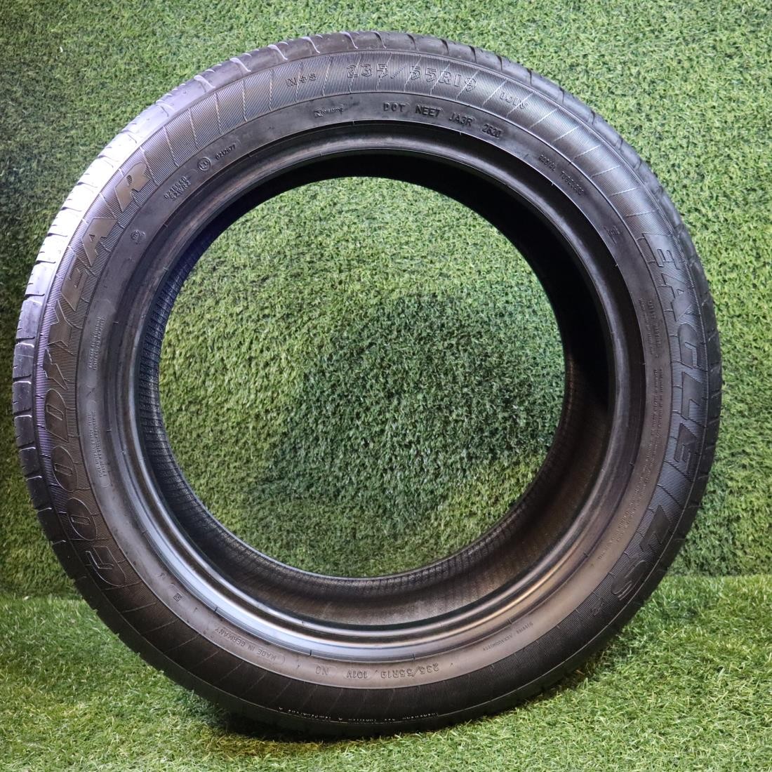 235 55 19 Goodyear Eagle LS-2 with 85% Tread 7/32 101V #27725
