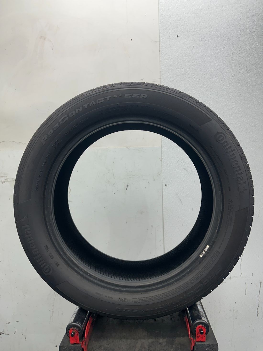 1 Used P235/50R19 Continental ProContact GX SSR Run Flat 99 H – 9/32