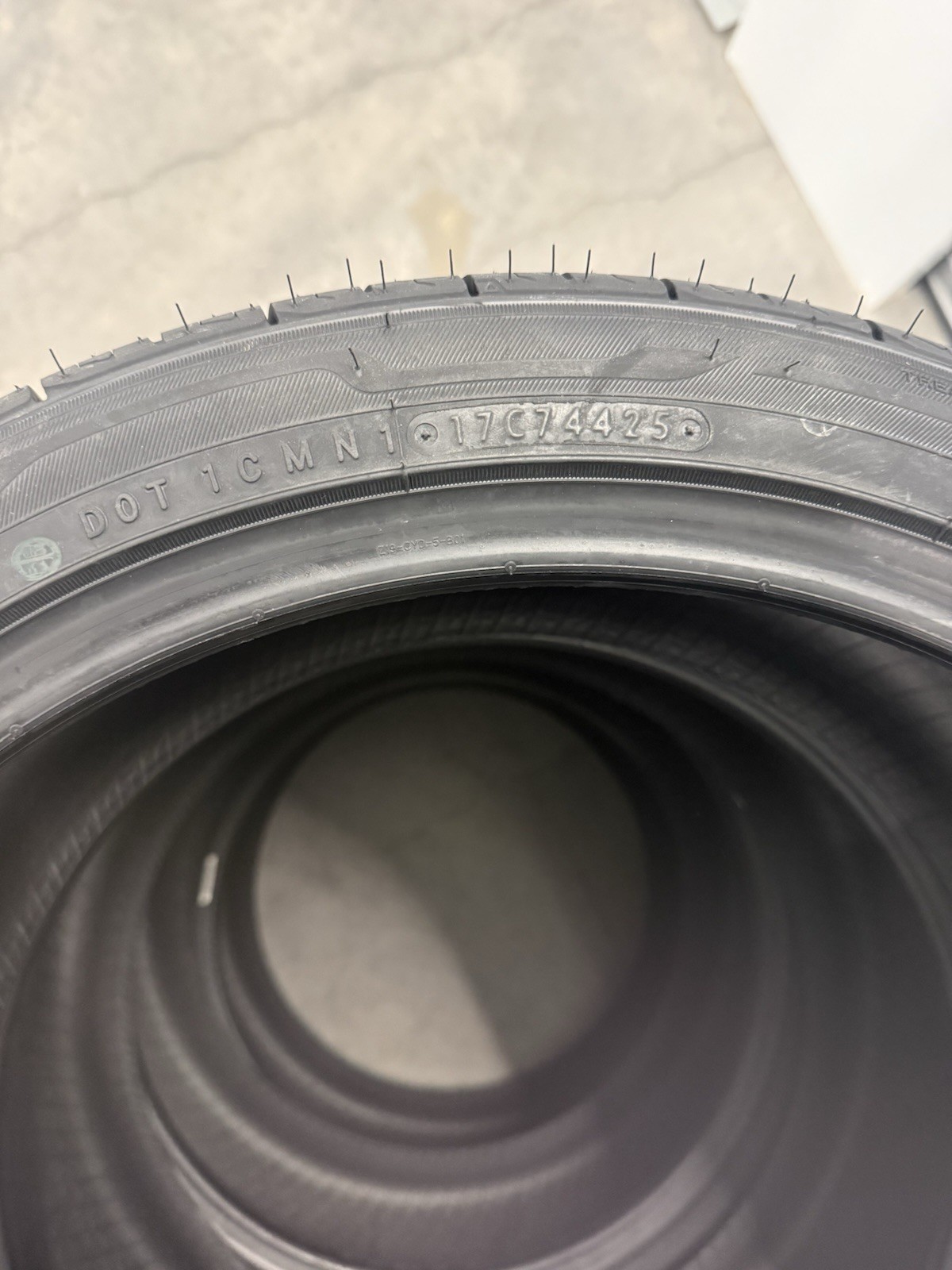 4 X Toyo EXTENSA A/S II 235/40R19XL 96V Tires