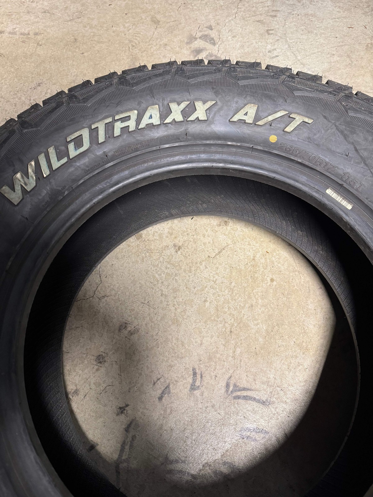 NOS LANDSPIDER WILDTRAXX A/T OWL P 265 70 17 115T ALL TERRAIN TIRE DAT010