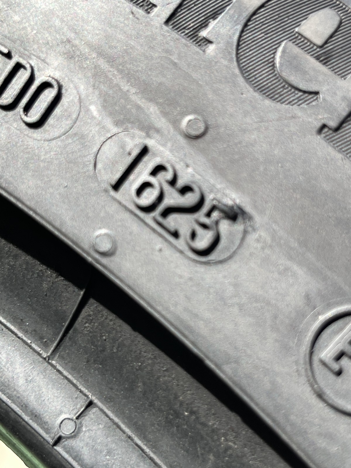 1 Tire Continental CrossContact RX LR 275/45R22 115W DOT.1625 8.75/32