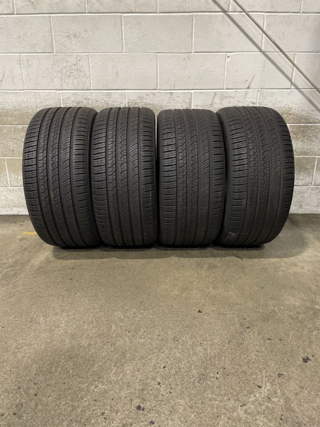 4x P285/40R20 Pirelli P Zero All Season I 9/32 108 H Used Tires 2854020