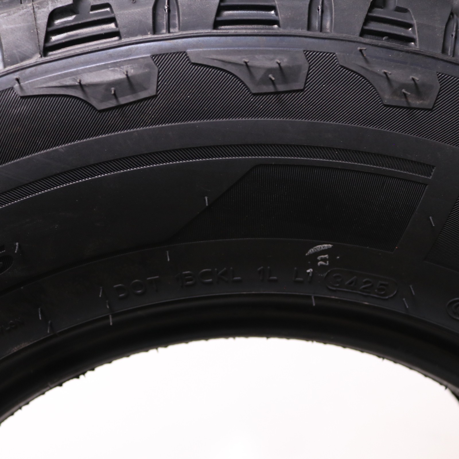 Set of 4 Take Off 245/70R16 Laufenn x Fit AT – 107T – 12.5/32 No Repairs