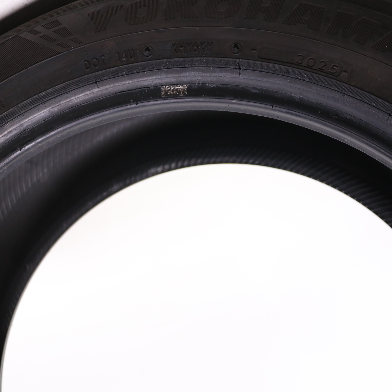 Set of 4 Used 245/50R20 Yokohama YK-CTX – 102V – 9.5-10.5/32