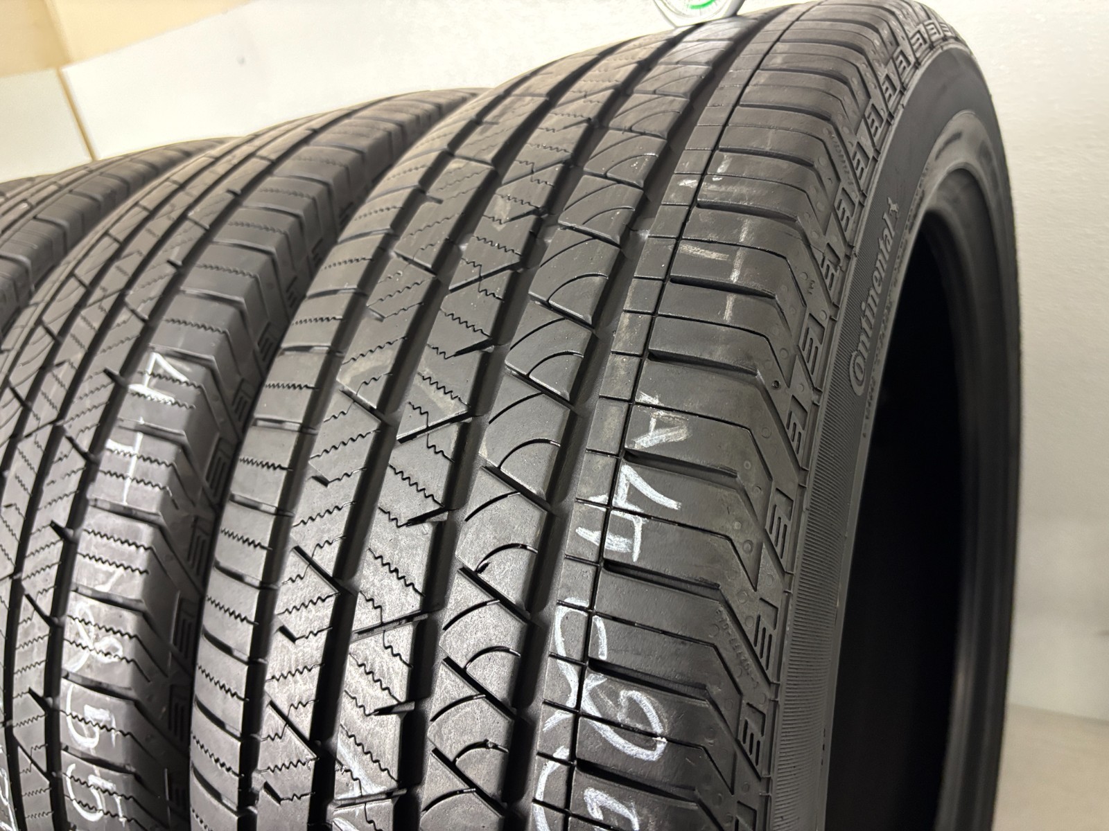 NO SHIPPING ONLY LOCAL PICK Set 4 Tires 255 45 20 Continental CrossContact Vol