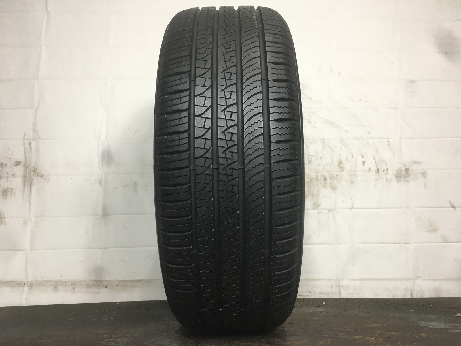 [1] Pirelli Scorpion Zero All Season P245/45R20 245 45 20 Tire – Driven Once