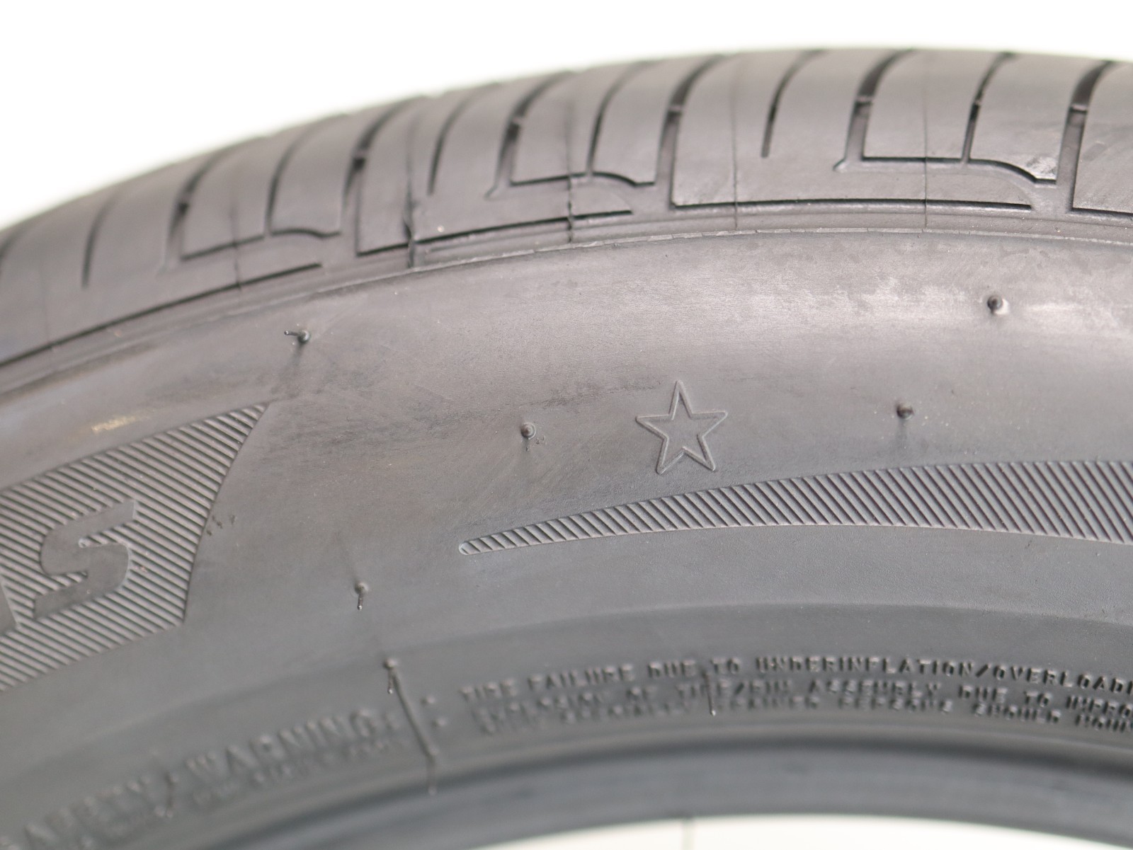 2 245/50R19 Bridgestone Dueler H/P Sport AS NON Run Flat 105H 10/32 DOT5025 1J76