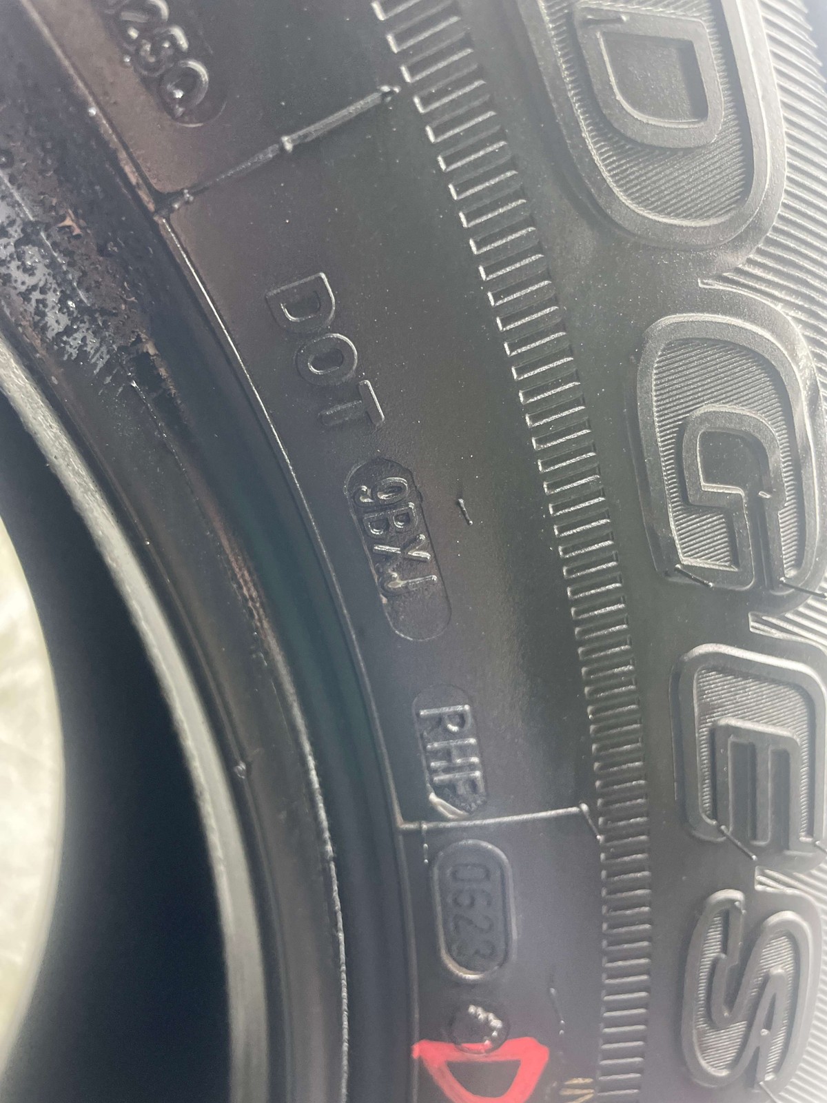 (D) 255/70R18 BRIDGESTONE DUELER A/T TIRE 13/32NDS DOT (0623)