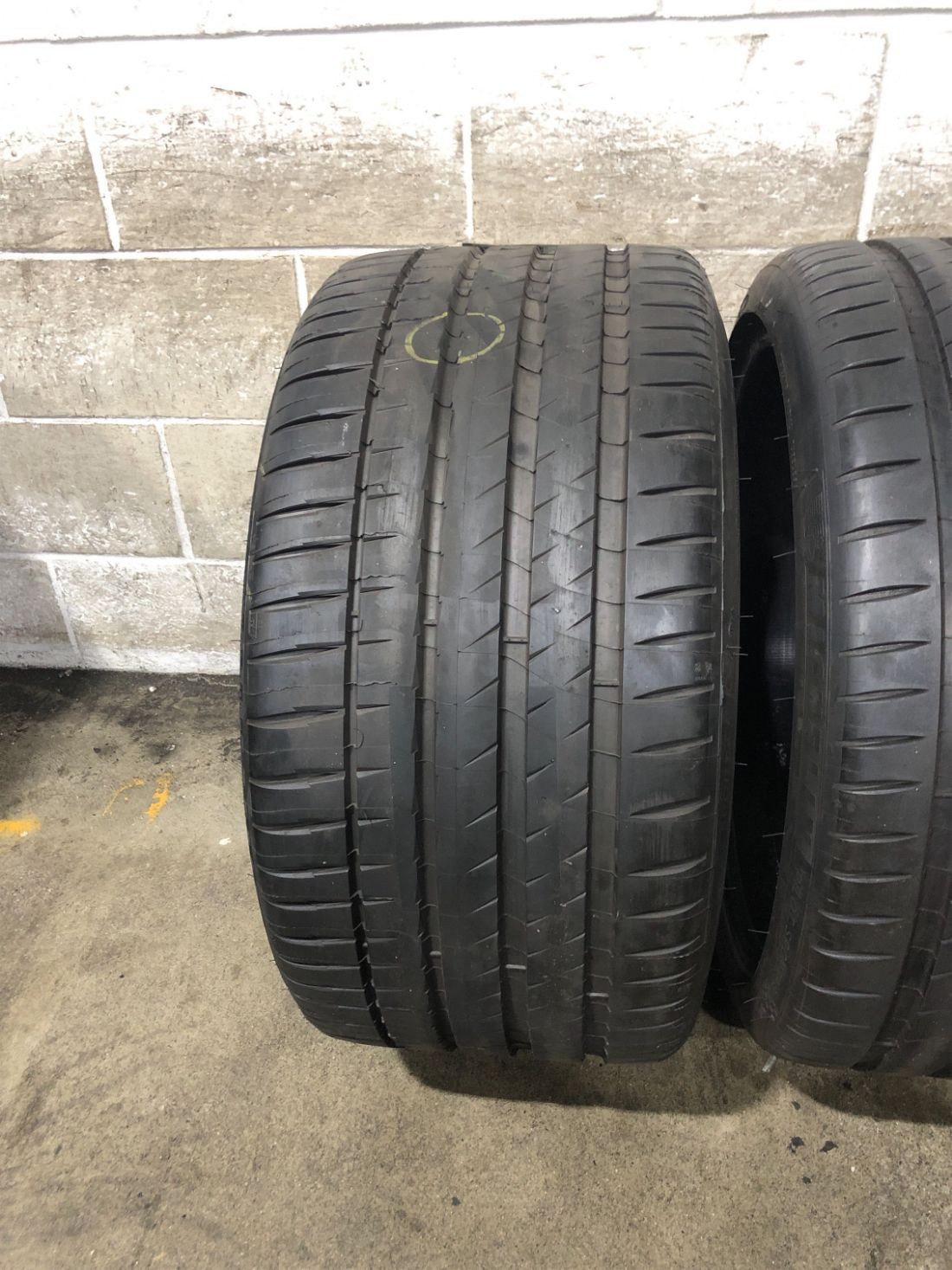 2x P305/30R21 Michelin Pilot Sport 4S MO1A 9/32 104 Y Used Tires 3053021