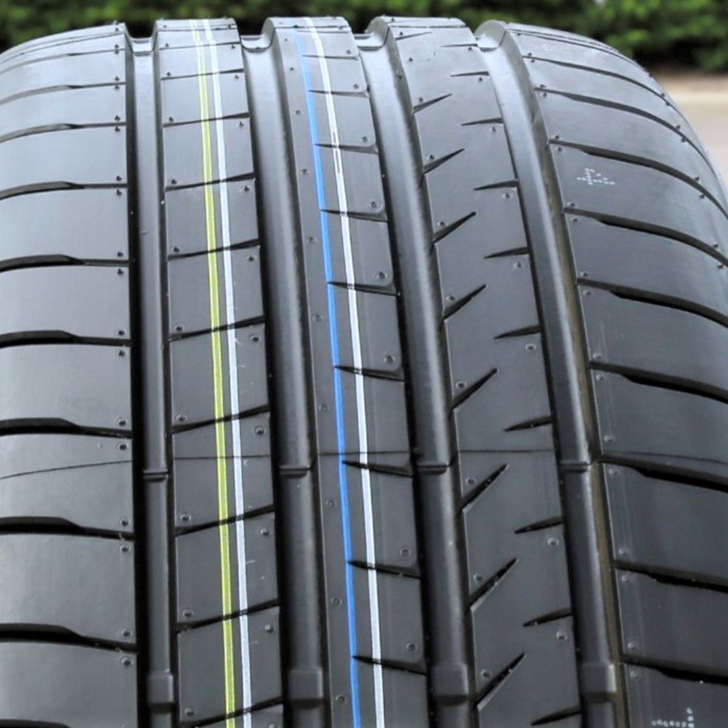 Tire Bridgestone Alenza 001 (BMW) 235/60R20 108H XL Performance
