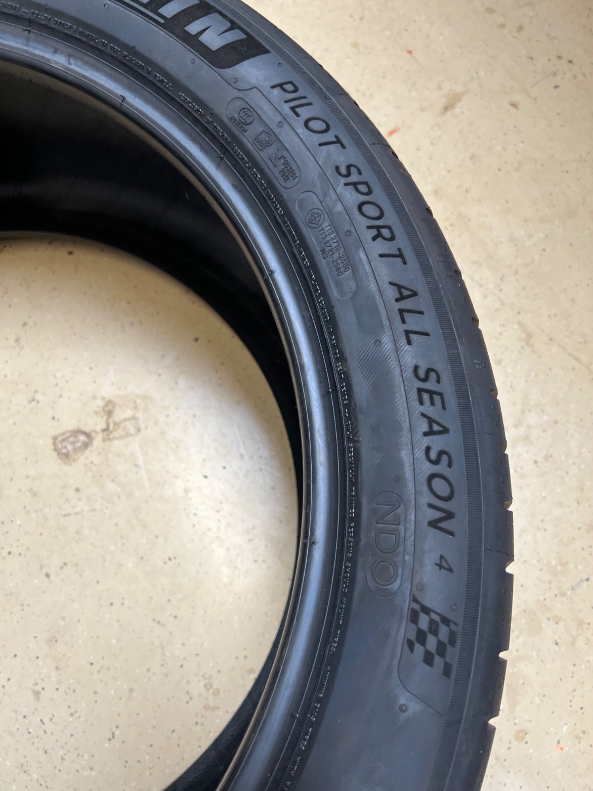 2 – NEW 275/40R20 XL (106V) Michelin Pilot Sport All Season 4 (ND0) – 7135