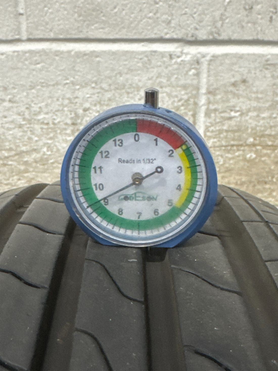 1x P235/60R18 MRF Wanderer Street A1 9/32 103 H Used Tire 2356018
