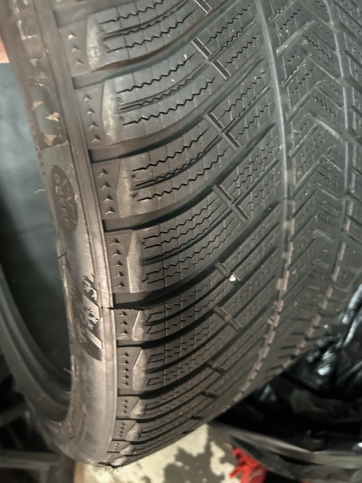 Michelin X-Ice Winter Tires (SUV Spec) (90% tread left) Size: 255/40R20Y 101V