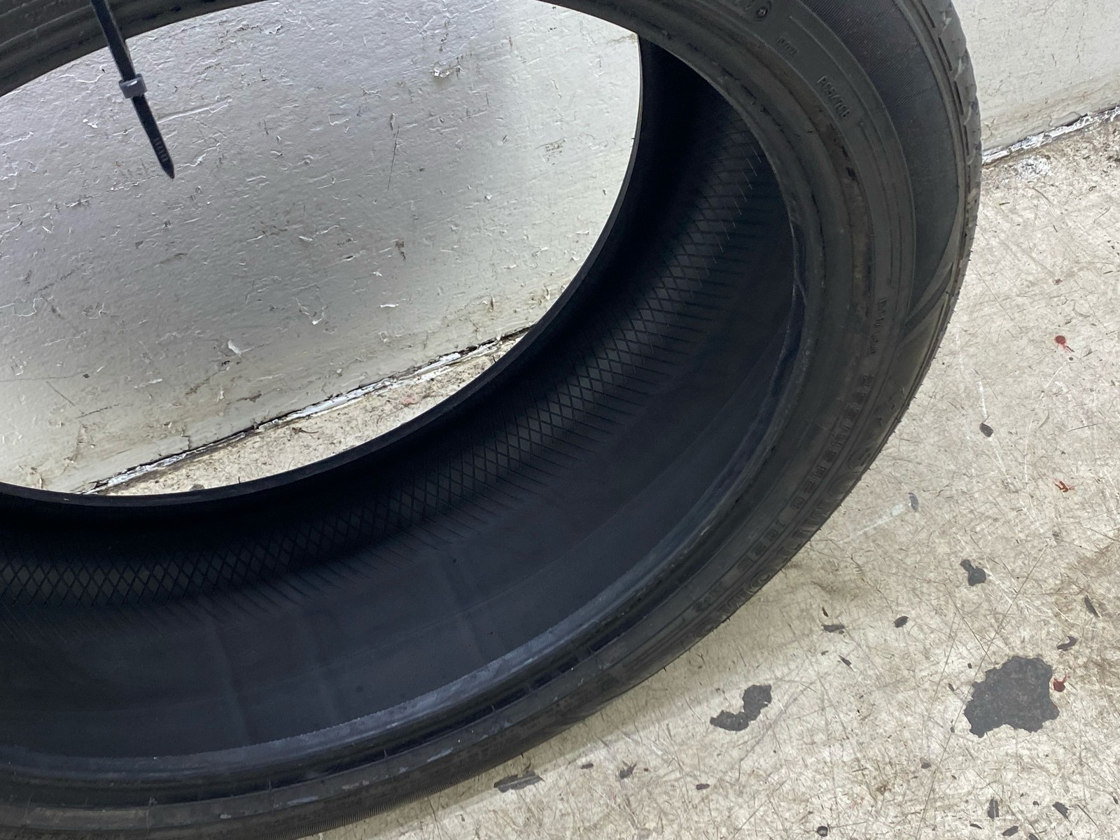 2022 2.5L FWD SUMITOMO HTR A/S P03 255/45R/20 TIRE DOT 0423 6/32 DEPTH TREAD