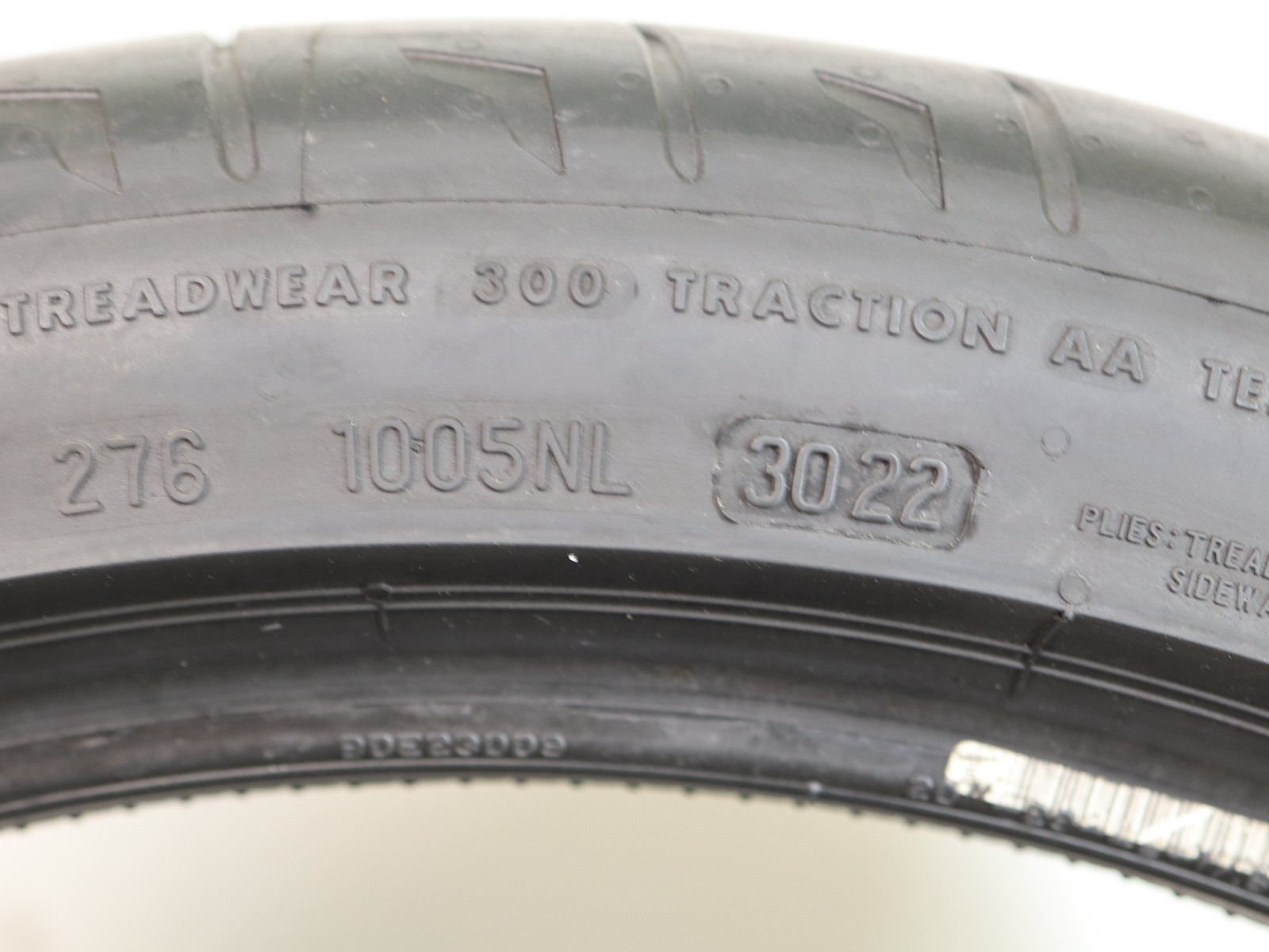 305/30ZR20 Bridgestone Potenza Sport MGT 103Y 7/32 DOT 3022 1J138