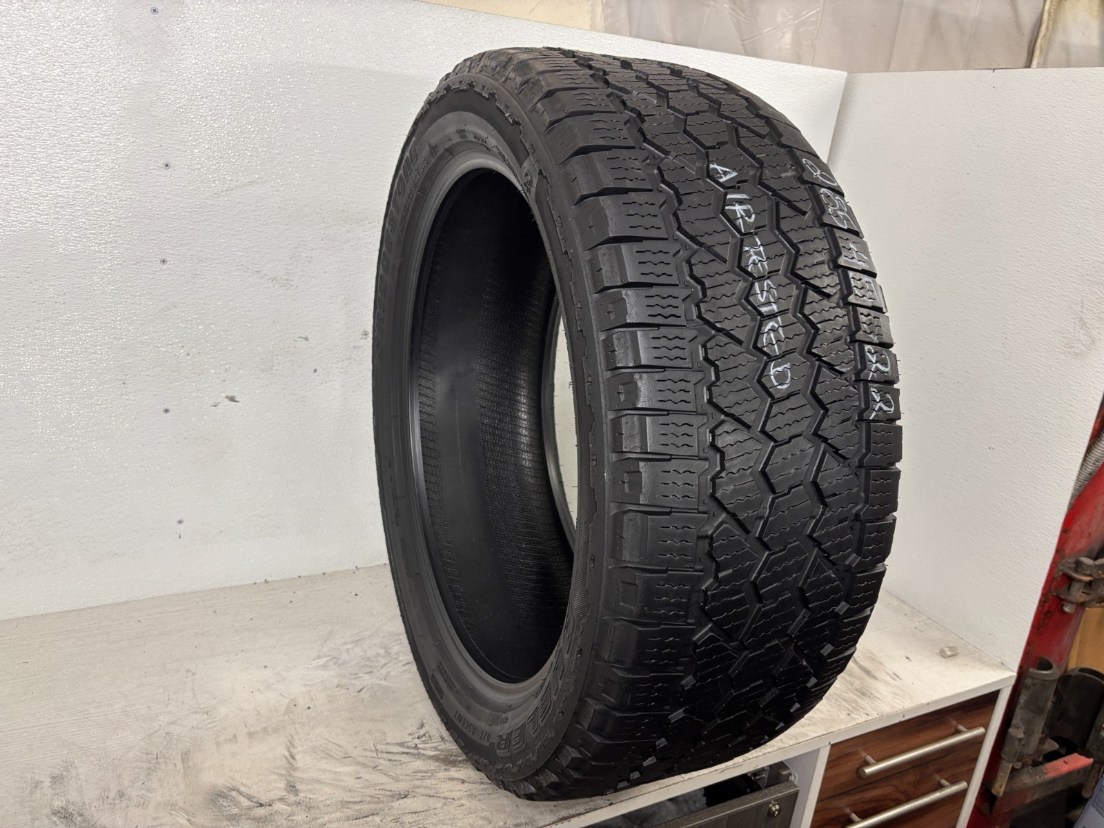 1 Tire 285 45 22 Bridgestone Dueler A/T Ascent (7.00-8.00/32 Tread Left) 114H