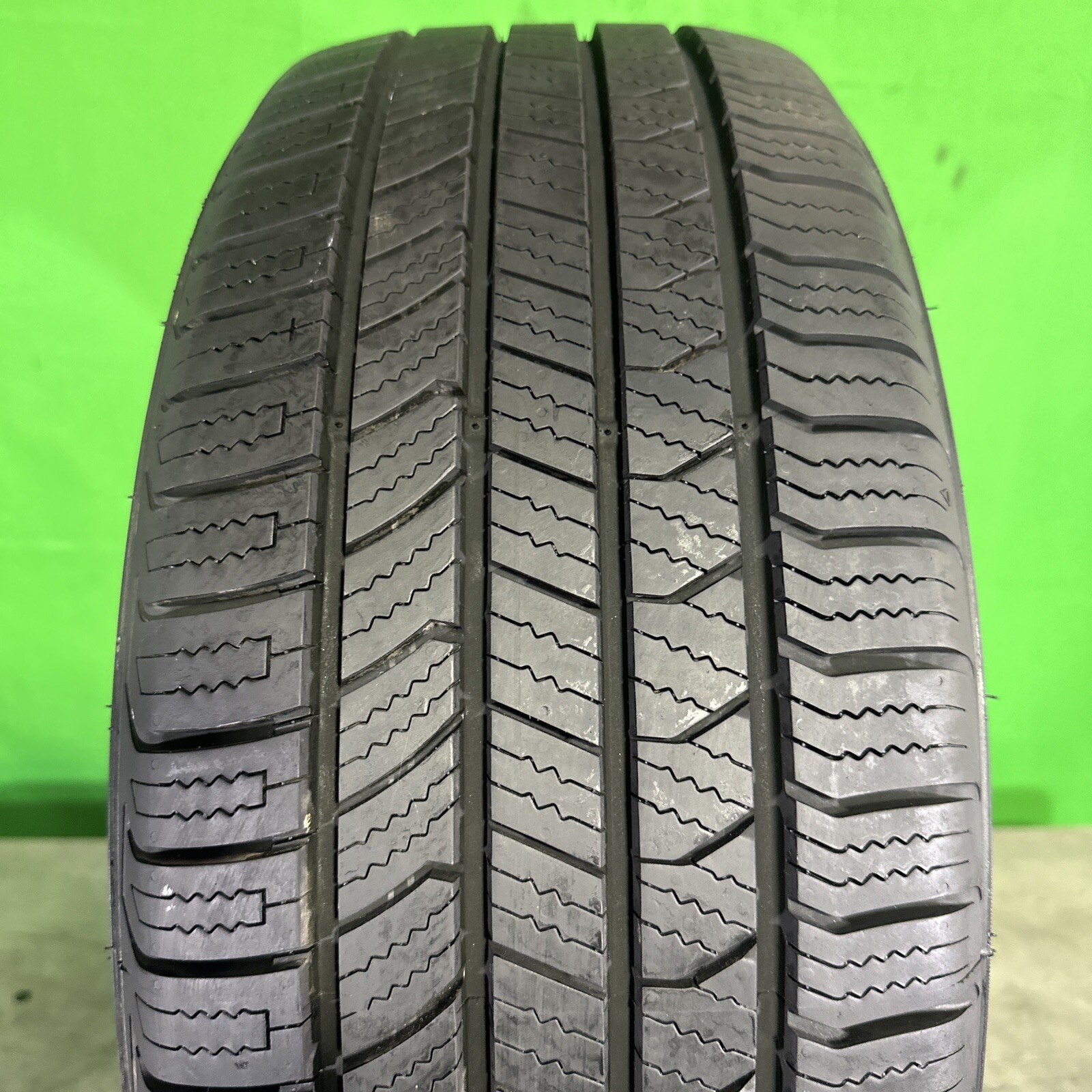 Single,Used-225/50R17 Road Hugger GTP AS/02 98V 10/32 DOT 4922