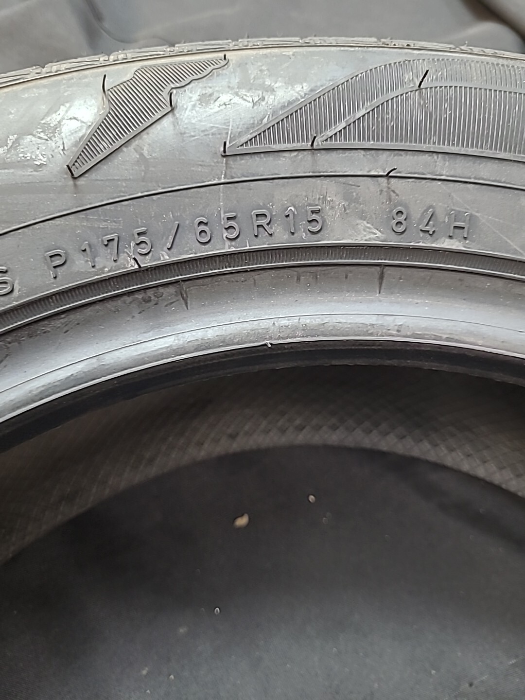 Goodyear-738-609-571-Assurance-Fuel Max-P175/65R15-84H-DATE CODE:0423