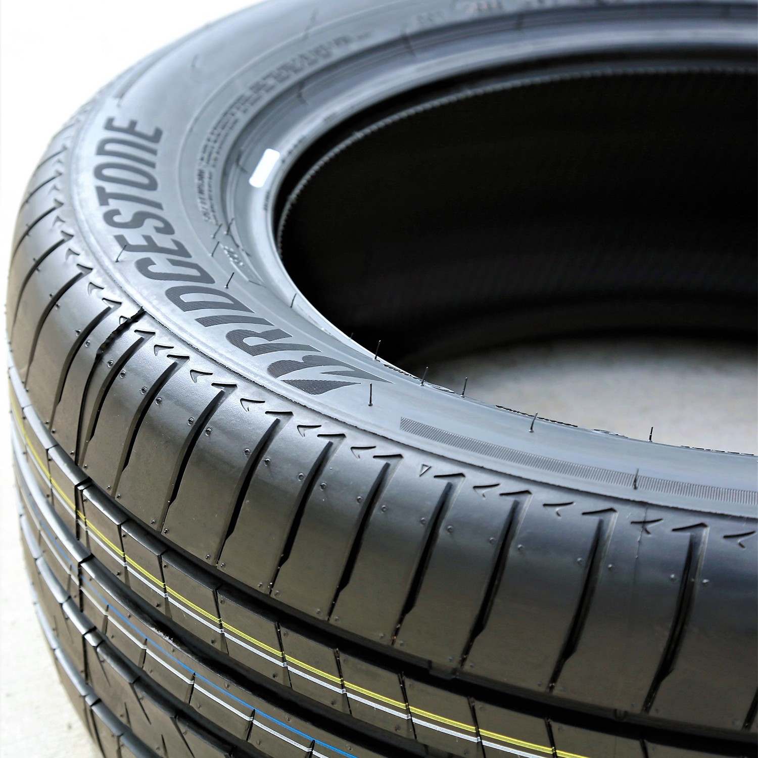 Tire Bridgestone Alenza 001 (BMW) 235/60R20 108H XL Performance