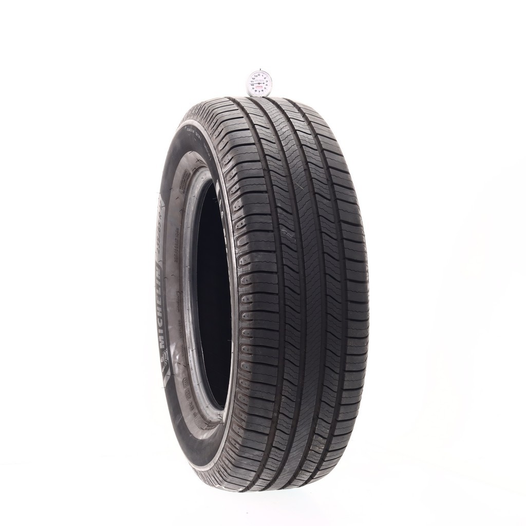 Set of (4) Used 235/65R17 Michelin Defender 2 104H – 9.5-10.5/32