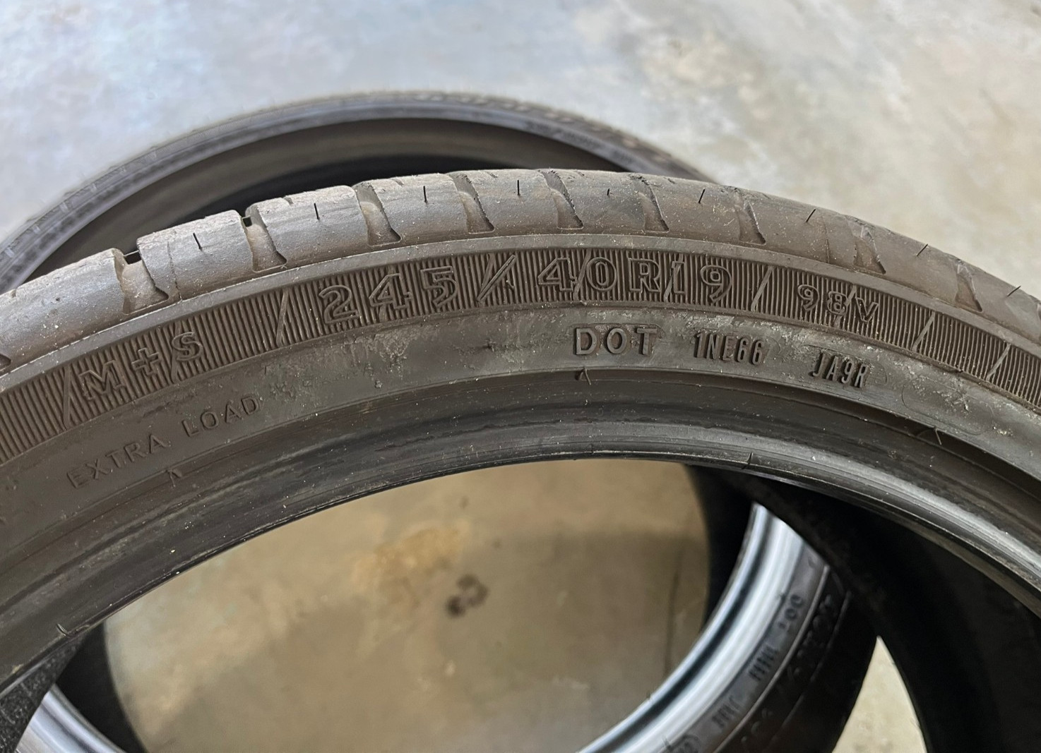 PAIR 245/40R19 Goodyear Eagle LS2 ROF RunFlat 98V XL – 9.5/32 EXCELLENT