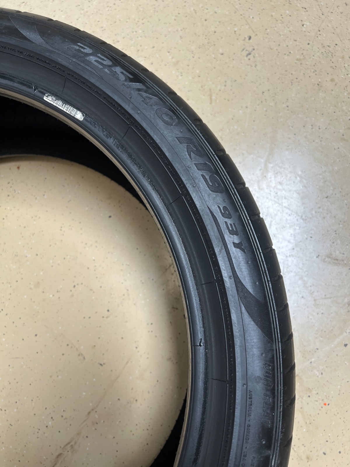 1 – NO REPAIRS 225/40R19 XL (93Y) Pirelli P Zero PZ4 RSC (*) BMW OEM – 7120
