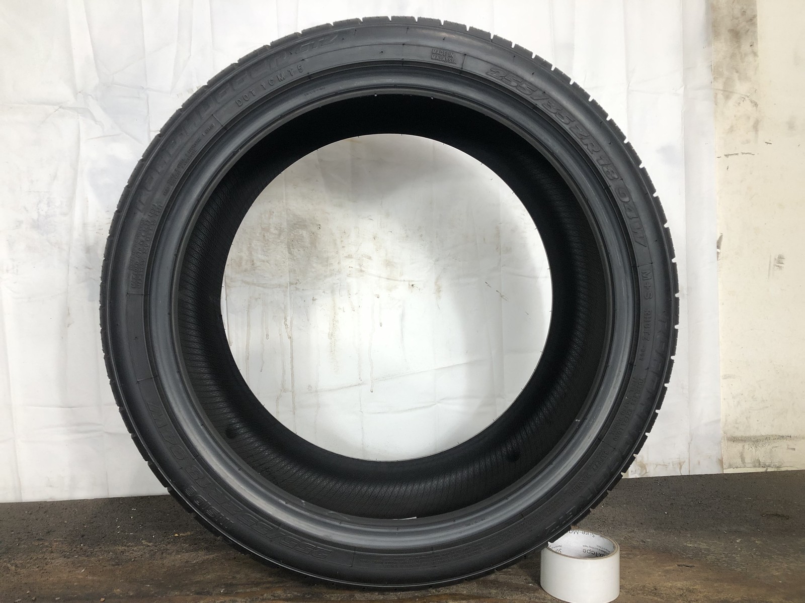 [1] Road Hugger GTZ P255/35ZR18 255 35 18 Tire 9.75/32