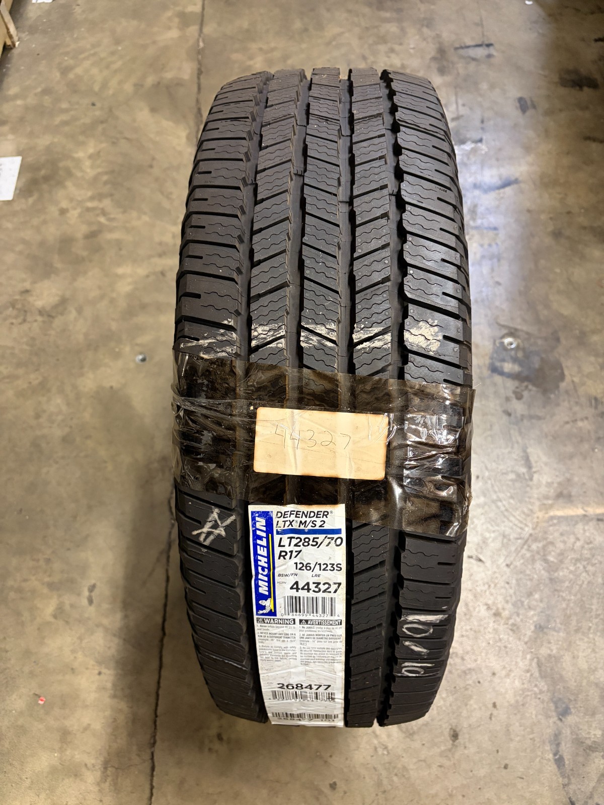 1 Tire Michelin Defender LTX M/S2 LT285/70R17 126/123 S All Season
