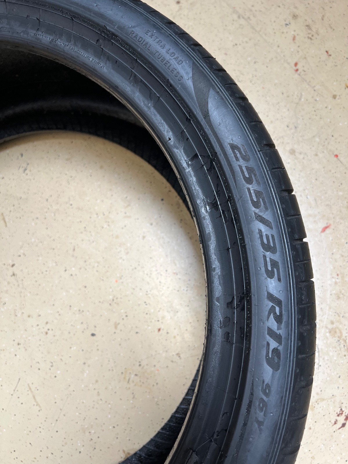 1 – TAKEOFF 255/35R19 XL (96Y) Pirelli P Zero PZ4 (MO) Mercedes OEM – 6082