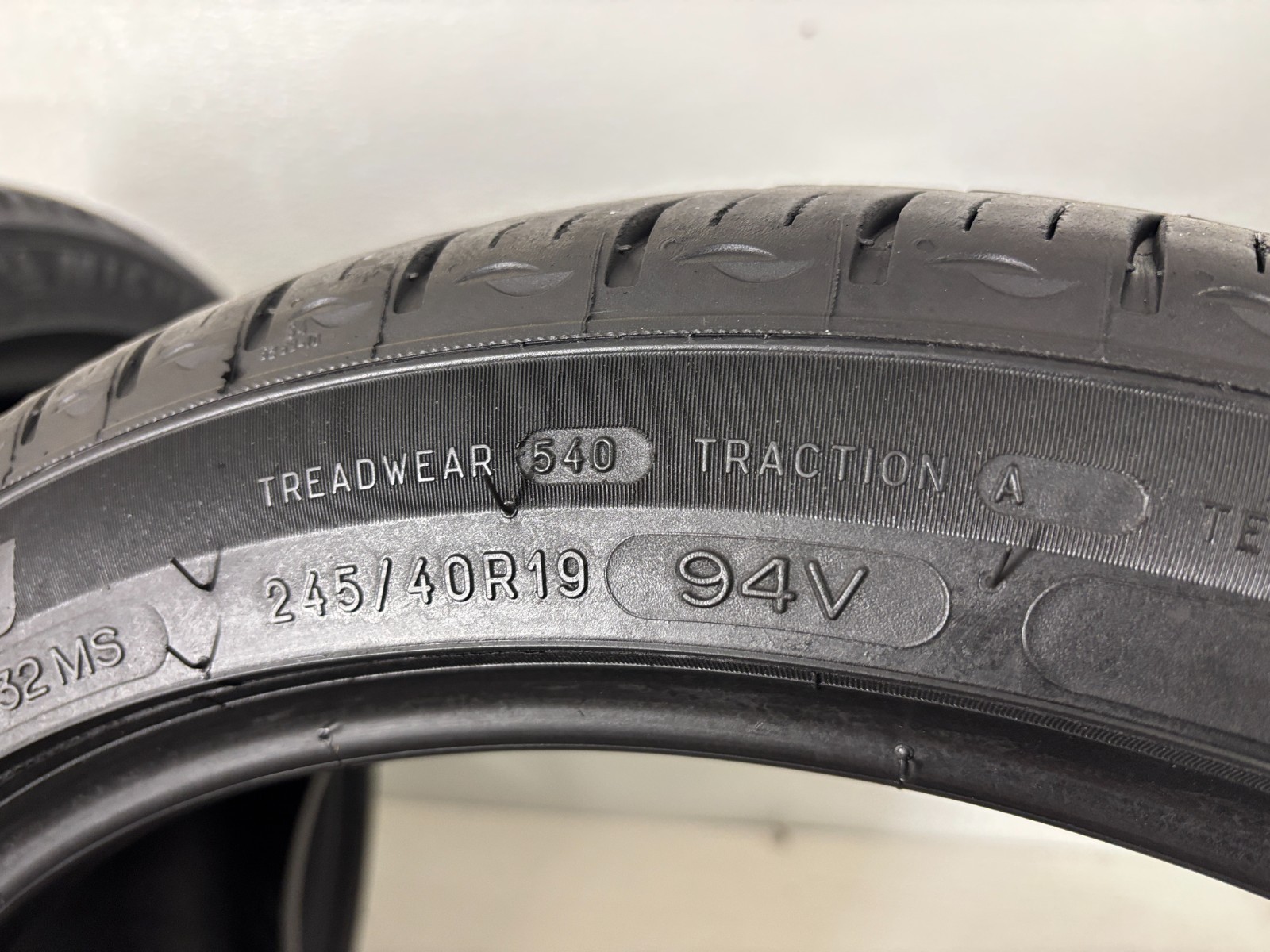 2 Tires 245 40 19 Michelin Primacy Tour A/S Run Flat (6.00-6.50/32=70-76% Tread)