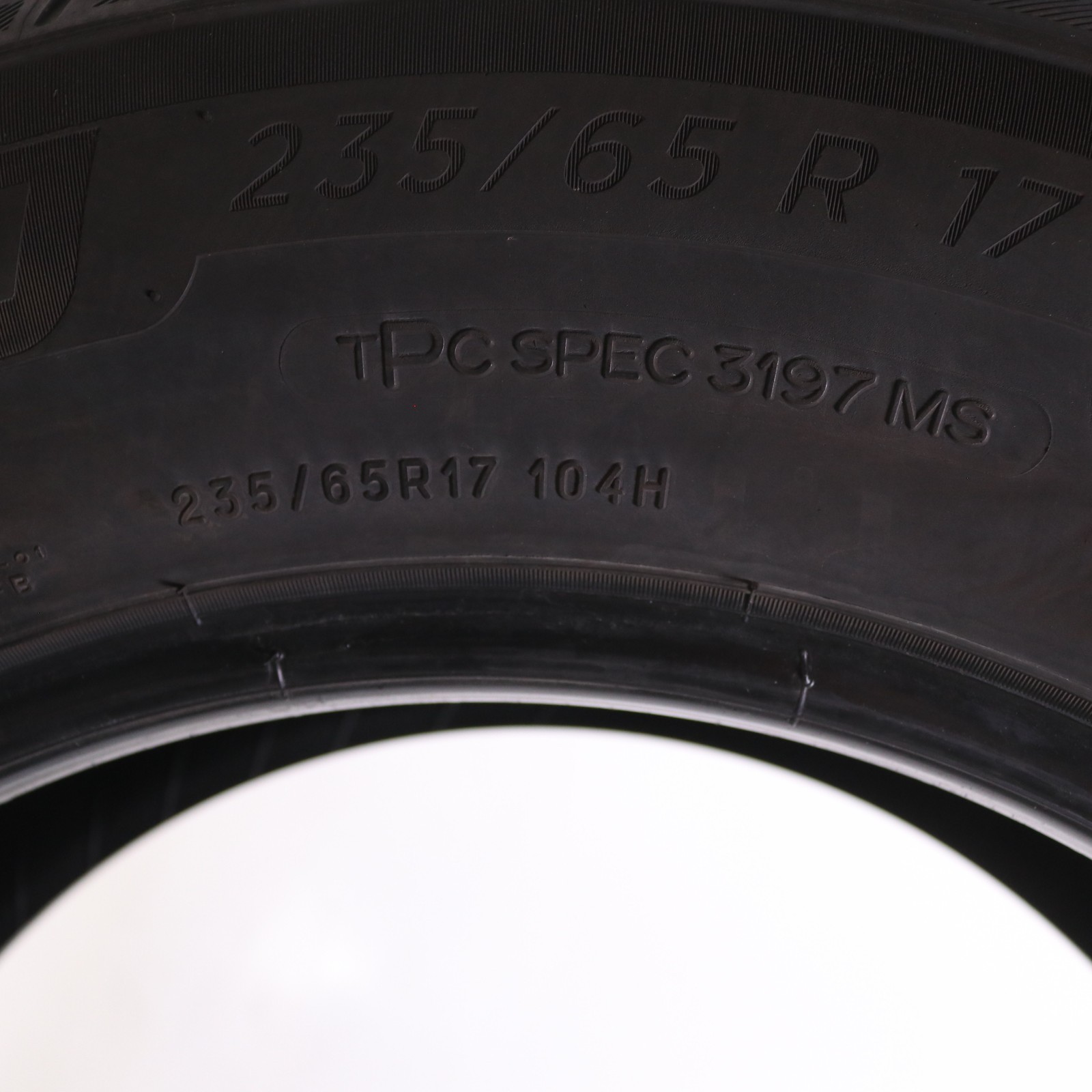 Set of 2 Used 235/65R17 Michelin Primacy A/S – 104H – 6.5/32 No Repairs