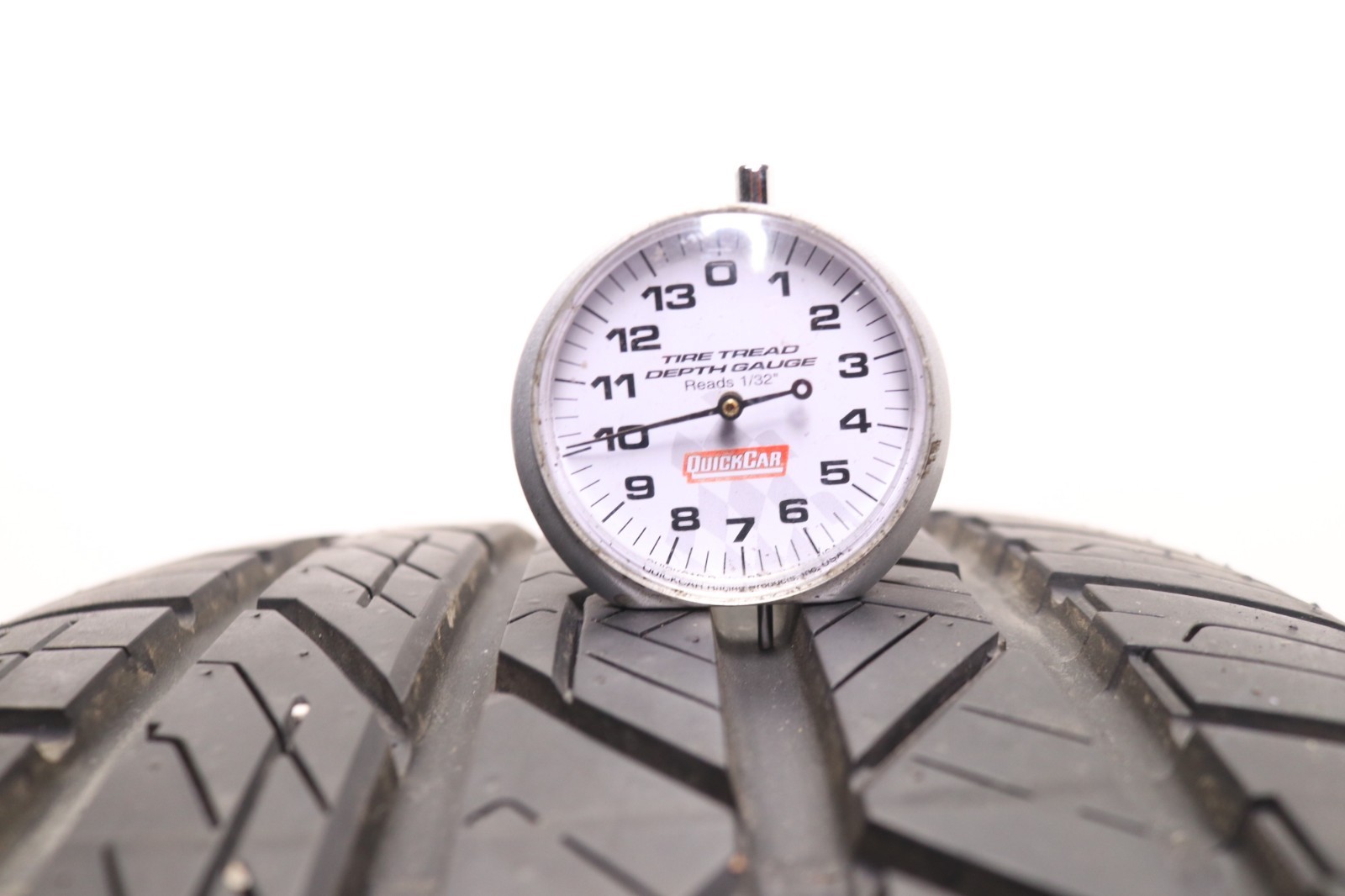 Set of 2 Used 235/40ZR18 Road Hugger GTZ – 95W – 9-10/32