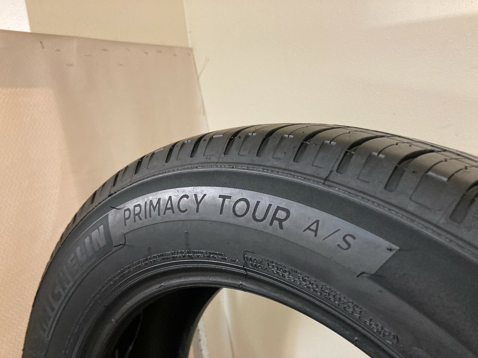 2 Tires 225 60 18 Michelin Primacy Tour A/S 100H (7.00-8.00/32 = 77-88% Tread)