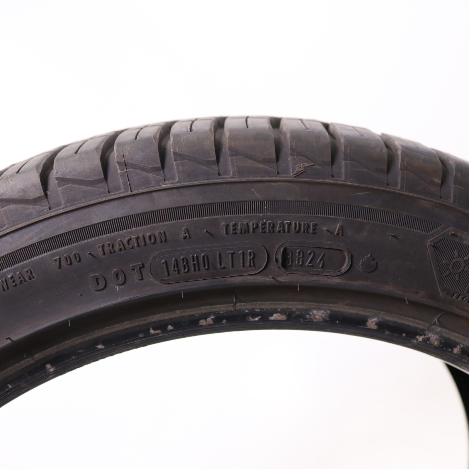 Set of 2 Used 235/45R18 Goodyear Assurance WeatherReady 2 – 98W – 8.5-9.5/32