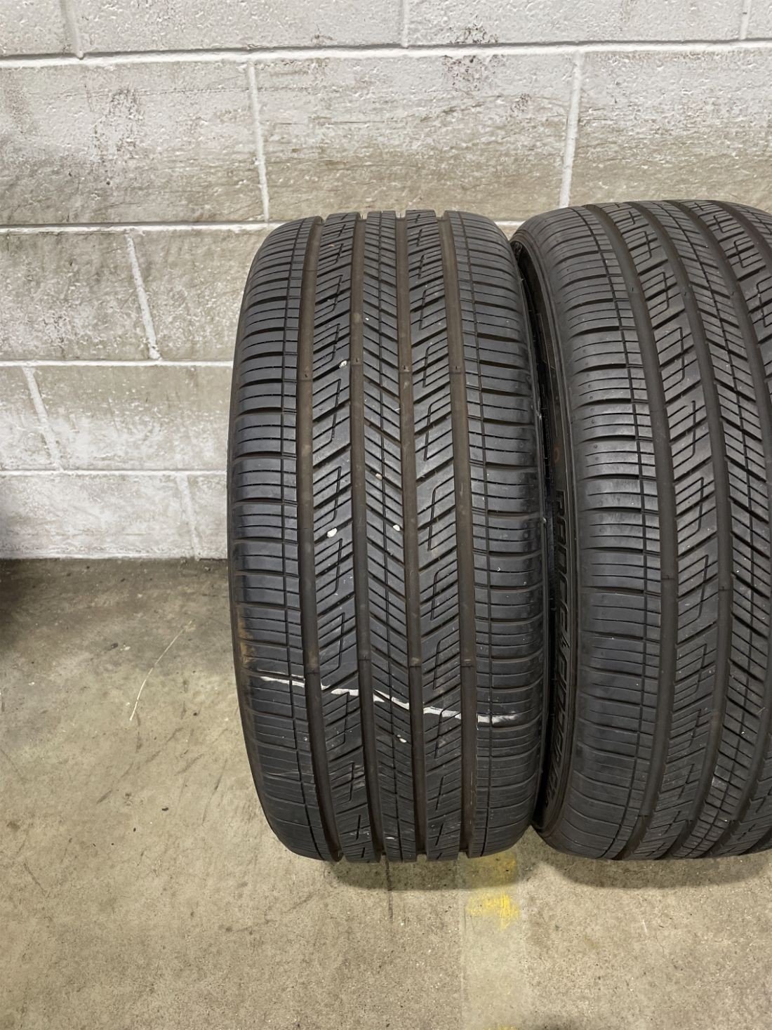 2x P255/40R20 Range Finder GT-E HE21 9/32 101 W Used Tires 2554020