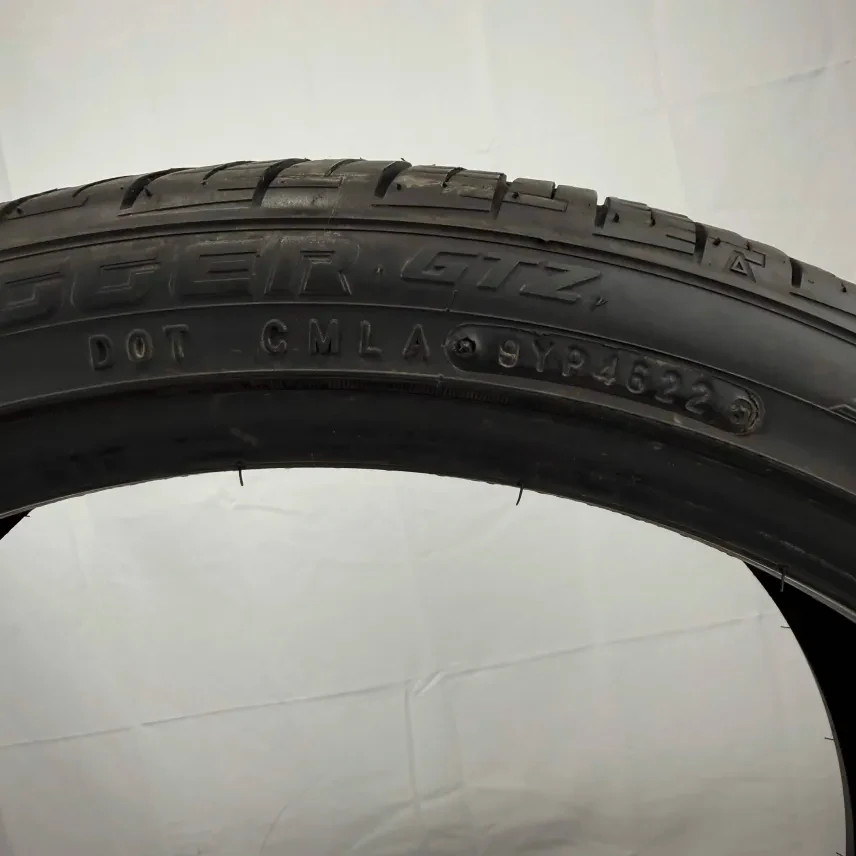 Used 245/35ZR20 Road Hugger GTZ 95W 9/32 (DOT 22)