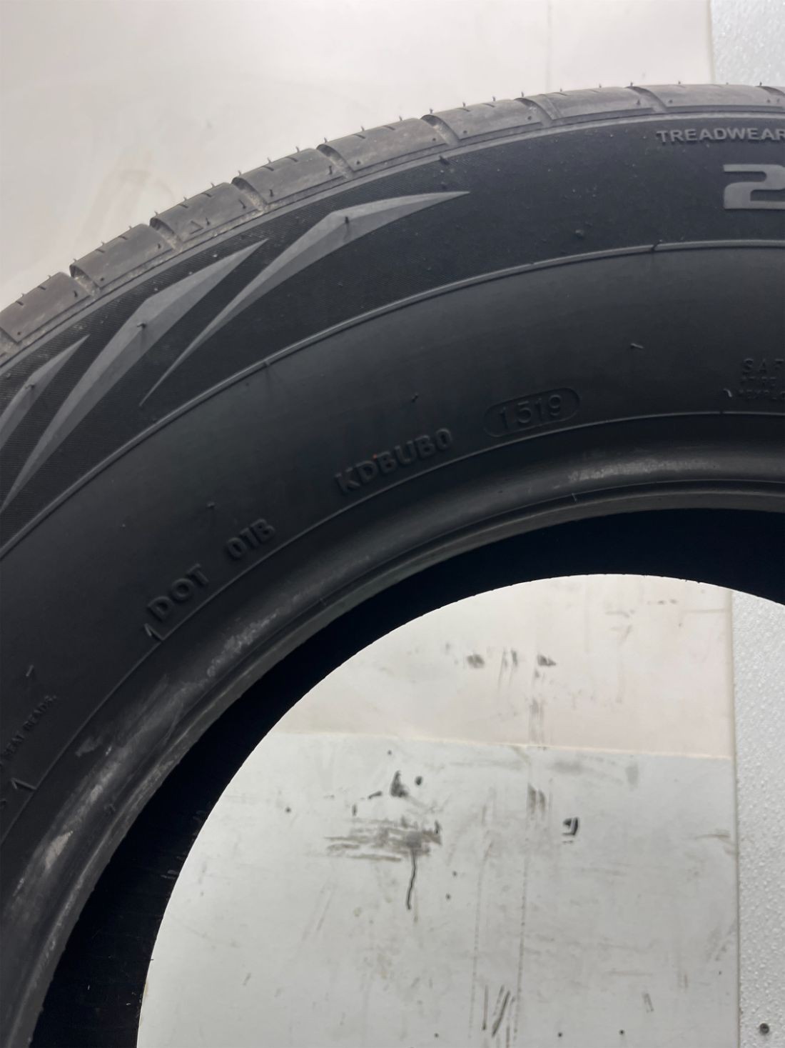 1 Used P235/65R17 GT Radial Maxtour LX 104 H – 11/32