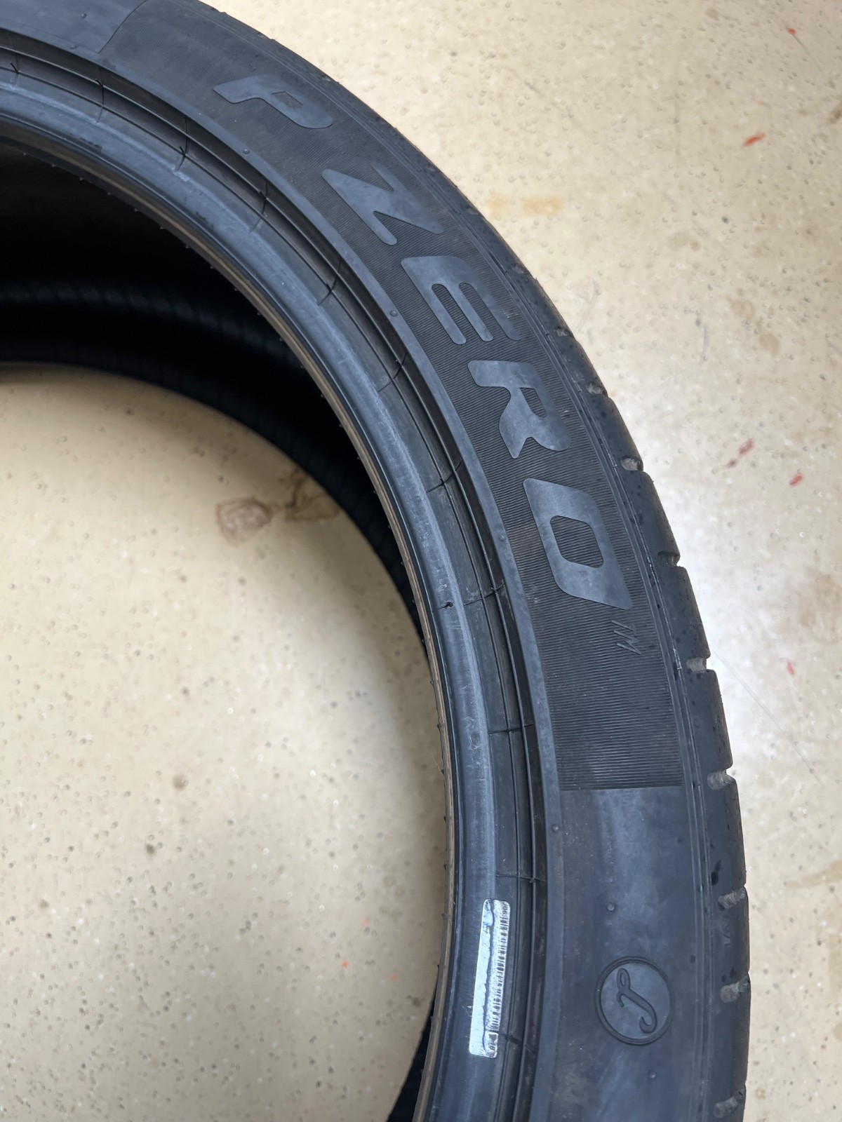1 – NO REPAIRS 285/35ZR23 XL (107Y) Pirelli P Zero PZ4 (L) Lamborghini – 7160