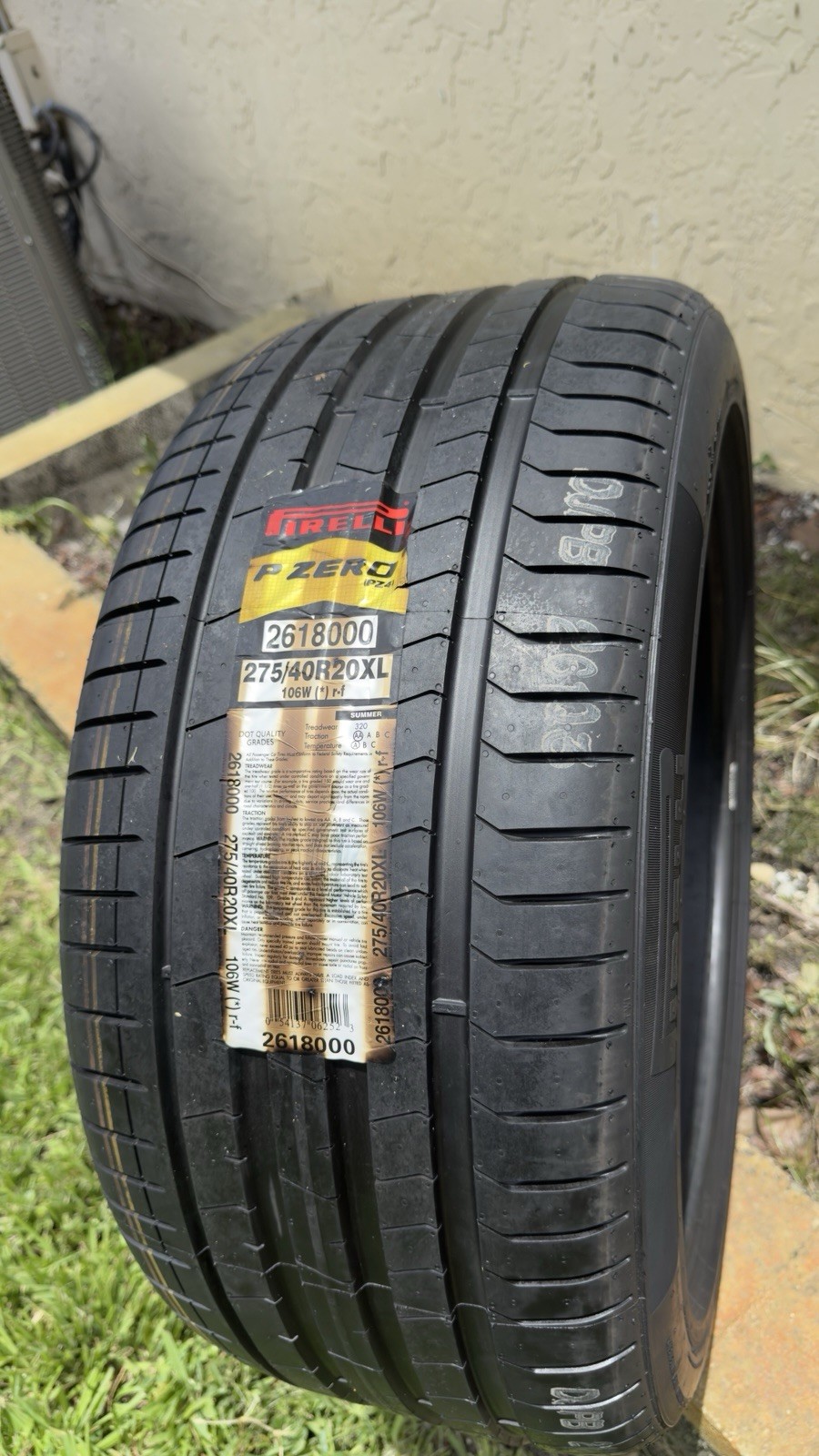 Pirelli PZero PZ4 Luxury 275/40R20 Tire Run flat 106w