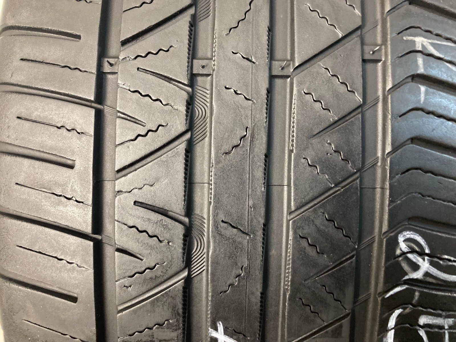1 Tire 255 45 20 Cooper Zeon RS3-G1 (5.3-6.0/32 Tread) 101W